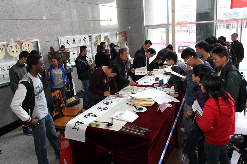 翰墨飘香，书写青春——我校2014年度大学生钢笔、粉笔规范字书写大赛优秀作品展暨笔会圆满举行